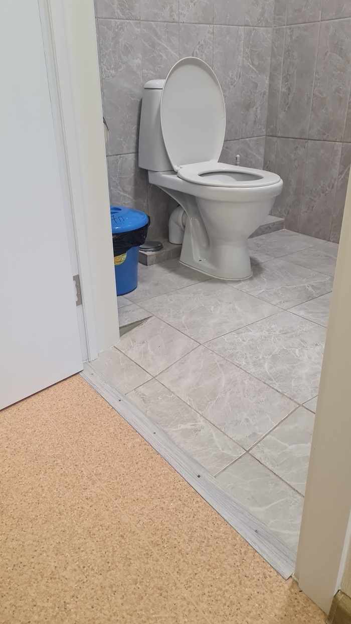 Внимание на этот подъем в санузел