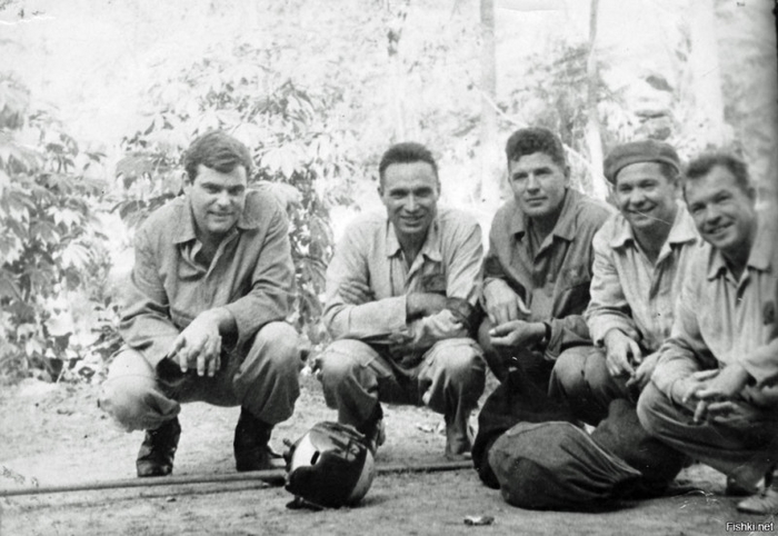 Советские летчики-инструкторы во Вьетнаме.