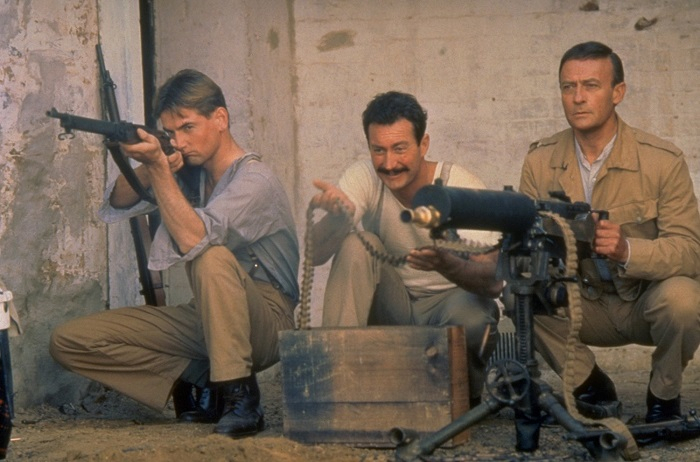 А в фильме Морант "со товарищи" лихо косит бурских коммандос из пулемета "Максим-сверхлегкий"...