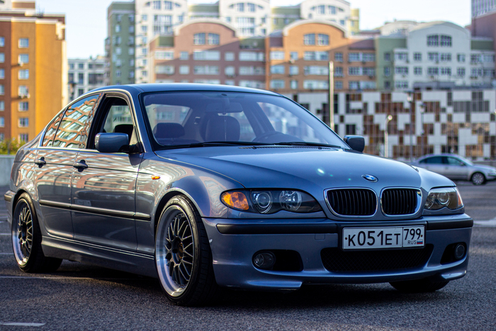  BMW.  2/4. E46 320i