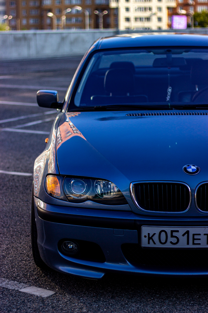  BMW.  2/4. E46 320i