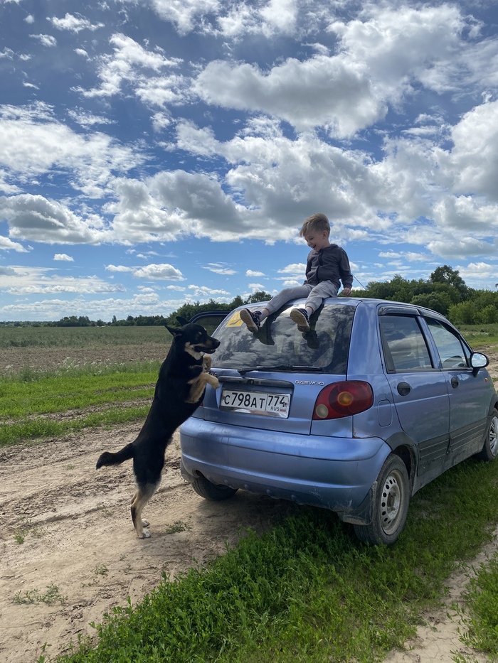 Учились водить в полях:)