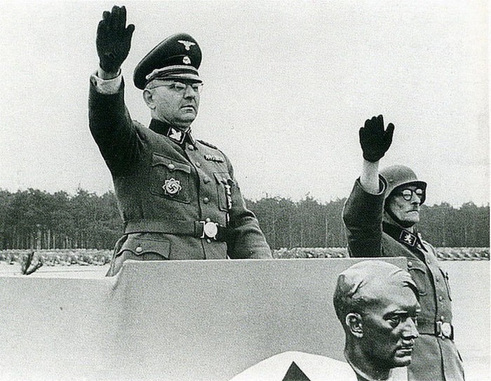 Командир дивизии Галичина Ф.Фрейтаг и его альютант, Дмитрий Палиев