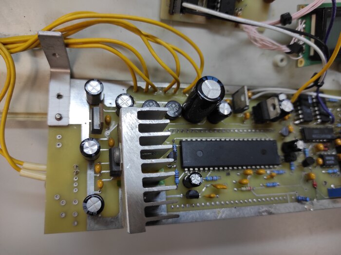 Плата слева (для установленного состояния)