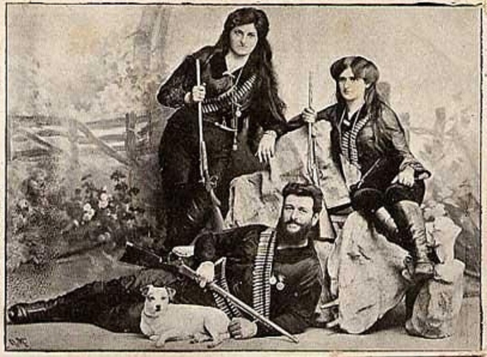  ,      ,   ""     , 1900.