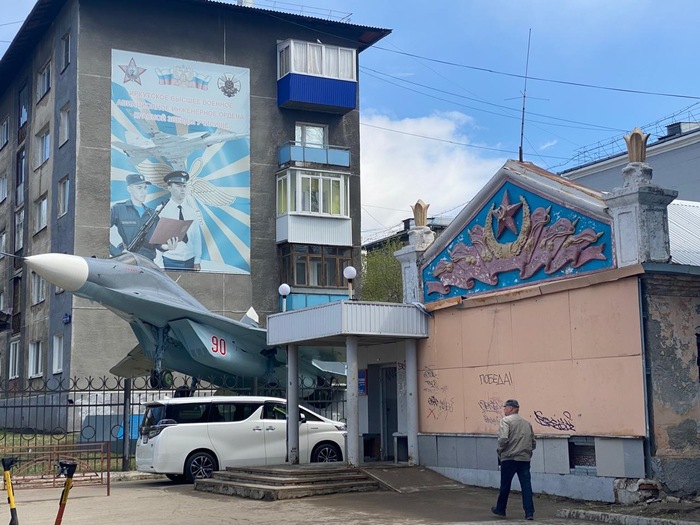 Вход на территорию был свободный, никакой охраны не было