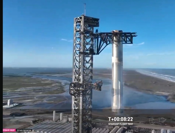 Огромная мехзила конечно то еще зрелище