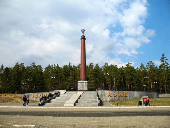 <a href="https://pikabu.ru/story/mifyi_geografii_1_12267364?u=https%3A%2F%2Fru.wikipedia.org%2Fwiki%2F%25D0%2593%25D1%2580%25D0%25B0%25D0%25BD%25D0%25B8%25D1%2586%25D0%25B0_%25D0%25BC%25D0%25B5%25D0%25B6%25D0%25B4%25D1%2583_%25D0%2595%25D0%25B2%25D1%2580%25D0%25BE%25D0%25BF%25D0%25BE%25D0%25B9_%25D0%25B8_%25D0%2590%25D0%25B7%25D0%25B8%25D0%25B5%25D0%25B9&t=%D0%9E%D0%B1%D0%B5%D0%BB%D0%B8%D1%81%D0%BA%20%D1%83%20%D0%B3%D0%BE%D1%80%D1%8B%20%D0%91%D0%B5%D1%80%D1%91%D0%B7%D0%BE%D0%B2%D0%BE%D0%B9&h=0b9da687444001ebb89246b70093007010c74da1" title="https://ru.wikipedia.org/wiki/%D0%93%D1%80%D0%B0%D0%BD%D0%B8%D1%86%D0%B0_%D0%BC%D0%B5%D0%B6%D0%B4%D1..." target="_blank" rel="nofollow noopener">Обелиск у горы Берёзовой</a>