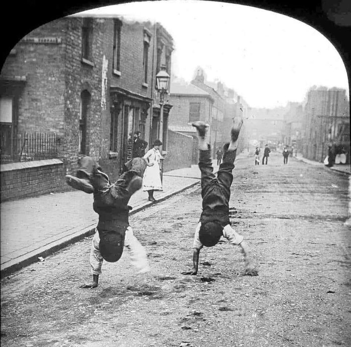 ���� ������� (Barracks area) �� ��. High Street � �����������; 20% ������� ����������, � ������ ������� � ������� ��������� �� ����� �������. 1865 ���