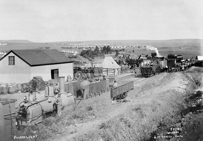 Железнодорожная станция в Трансваале после захвата британскими войсками, 1900.