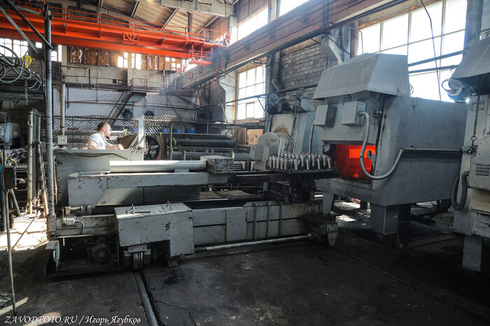 Из серии «Именно они делают Россию великой» - снято мной на АО «Завод бурового оборудования» (Оренбург)