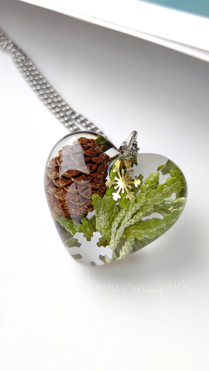 Сосновая мини шишка и хвойные веточки