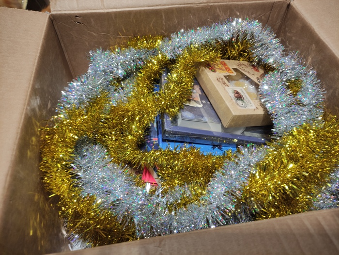 Много мишуры,а там виднеются сокровища