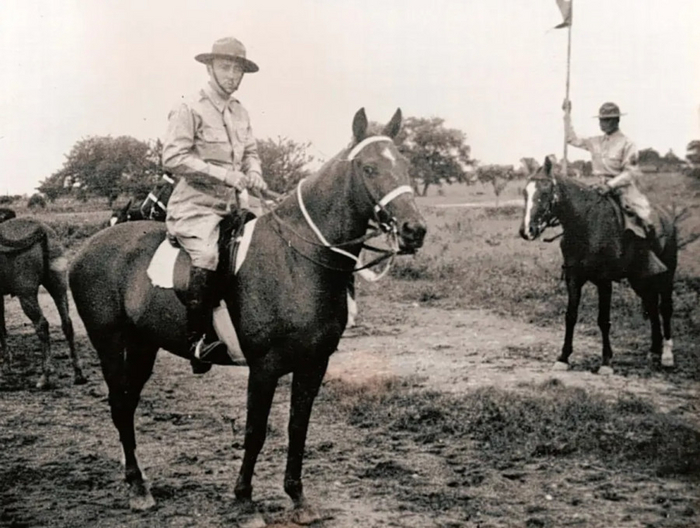  (- )    26- , 1941 .