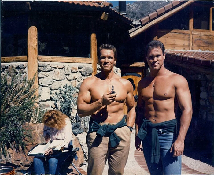 Тоже фигуристый дядька...