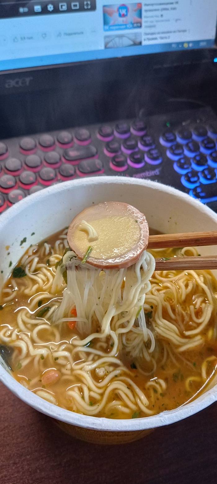 Яичко оказалось очень вкусным, думаю теперь повторить самому маринованные яйца приготовить. Обалденная штука. Пробовал впервые.