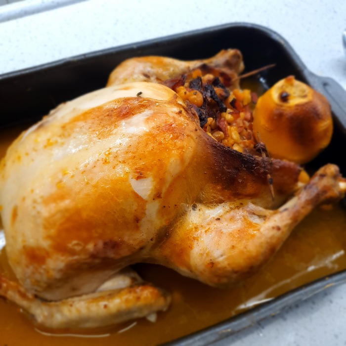 Надо было шить! Лимон выпал, начинка чуть подгорела, ну да ладно, это только на внешний вид влияет 🤷‍♂️