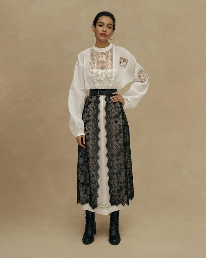 Бренд: "Ульяна Сергеенко/ Ulyana Sergeenko" из коллекции весна–лето 2019. Платее стилизованное под нижнюю рубаху с крестецкой вышивкой, + юбка-понева