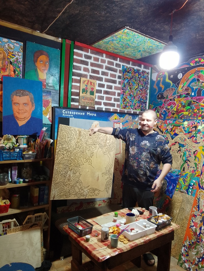 Гипперреалестичная картина художника за работой.