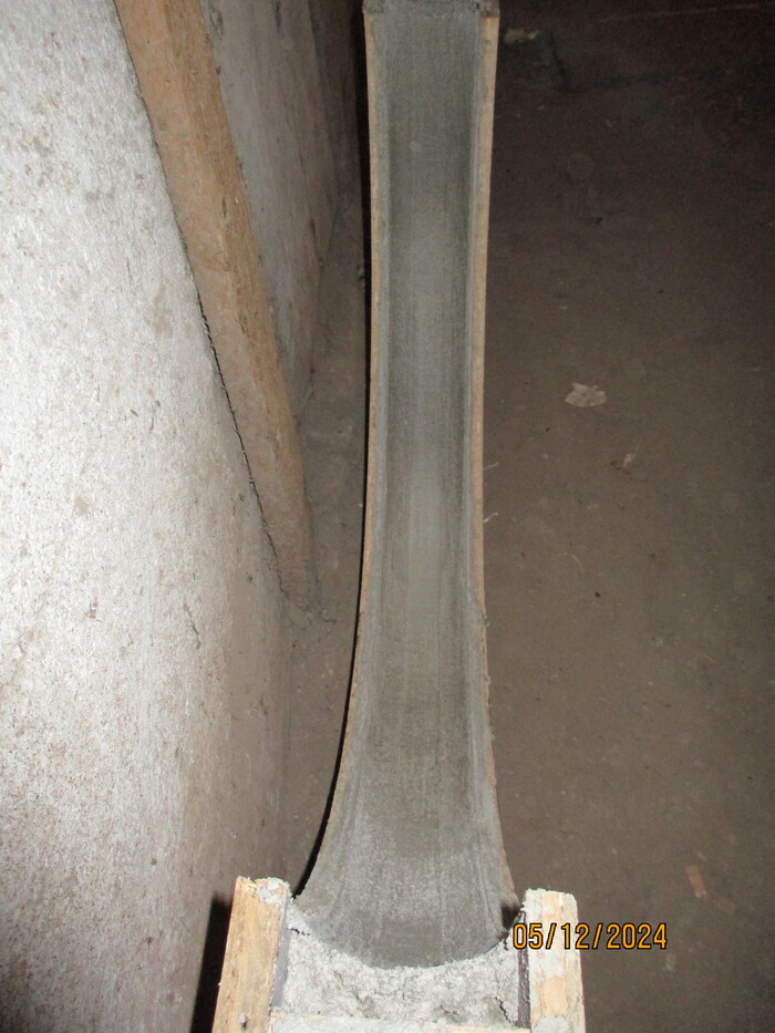 заполнена цементом и выглажена(да,совсем нигладко)