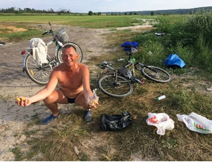Знаменитый Слава Байкер и моё с ним знакомство - Бедность, Помойка, Капитализм, Пенсия, Богатство, Доход, Нищие, Велосипедист, Велопрогулка, Успех, Заработок, Зарплата, Фекалии, Маленькая зарплата, Карьера, Финансовая грамотность, Длиннопост