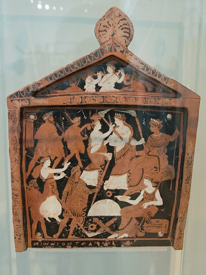 Терракотовая вотивная табличка из Элевсина, датируемая 450 годом до нашей эры.