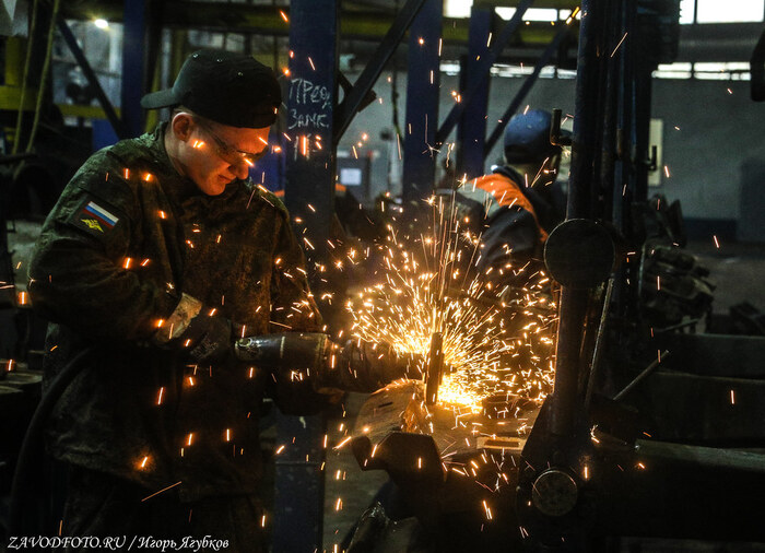 Из серии «Именно они делают Россию великой» - снято мной на Орском вагоноремонтном заводе (Орский ВРЗ)