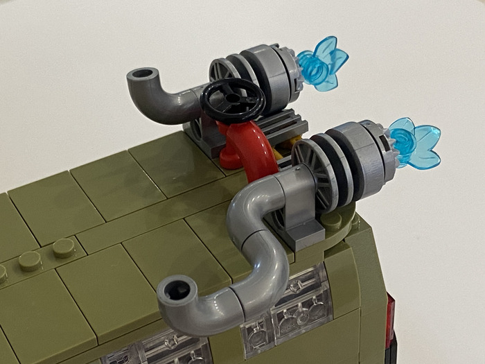 Хотя поворот трубок возможно идея автора. Но я её не оценил.