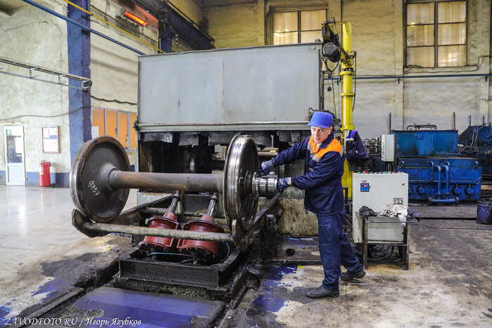 Из серии «Именно они делают Россию великой» - снято мной на Орском вагоноремонтном заводе (Орский ВРЗ)