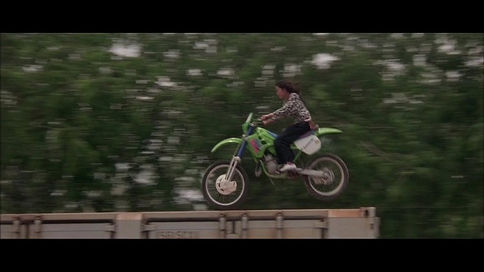 На съёмках «Полицейской истории 3» Мишель ехала на мотоцикле по вагону движущегося поезда