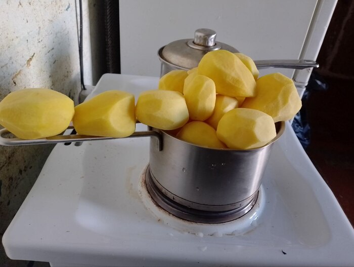 Я ковшик, а не кастрюлька... *плак*-*плак*