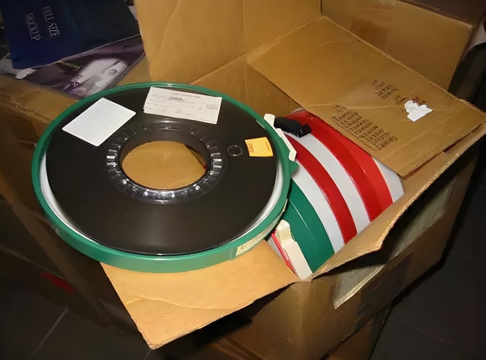 Большая часть данных хранилась на магнитных лентах. К июню 2006 года ученые и инженеры под руководством Вячеслава Турышева из Лаборатории реактивного движения смогли восстановить большую часть более чем 30-летней навигационной истории "Пионеров" / © NASA