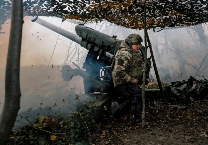 Российские солдаты на артиллерийской позиции в Курской области в декабре. Ещё до отправки войск Северная Корея поставляла России миллионы артиллерийских снарядов