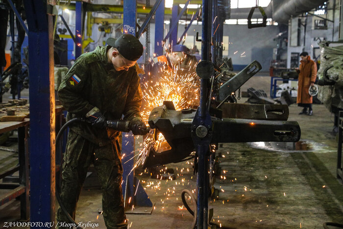 Из серии «Именно они делают Россию великой» - снято мной на Орском вагоноремонтном заводе (Орский ВРЗ)