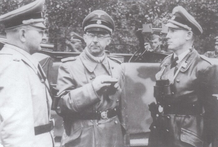 Ф.Фрейтаг (командир Дивизия Галичина), Г.Гиммлер (рейхсфюрер СС), О. Вехтер (глава округа Галиция) 1944 год.