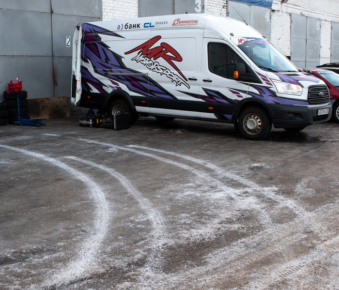 Техничка команды MR Motorsport в парк-сервисе