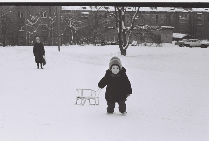 Любишь на саночках ездить, люби и саночки возить