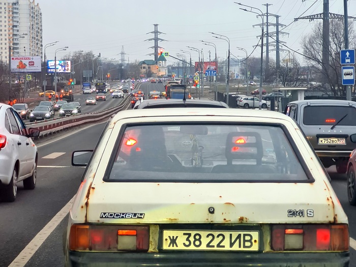 Просто делюсь крутым сочетанием букв) москвич 2141 жив!