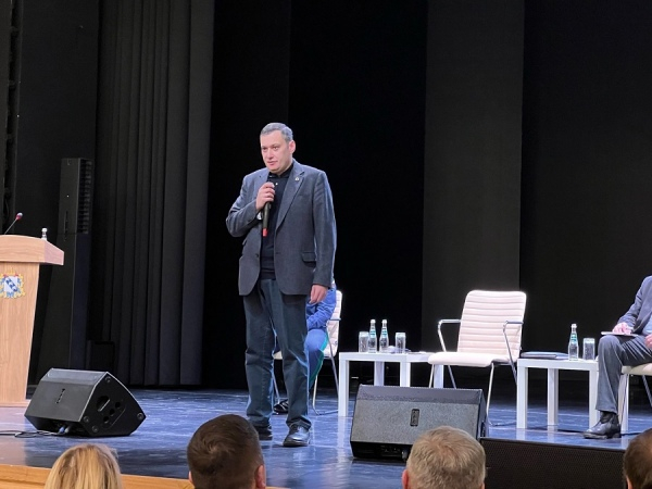 "Я отстаиваю не правительство, я отстаиваю интересы людей" © Хинштейн