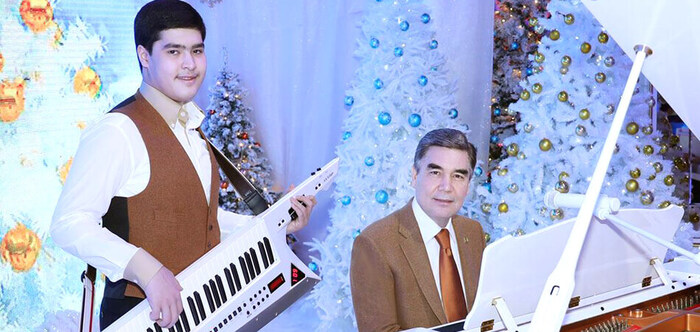 Он же с внуком - будущим хозяином земли туркменской