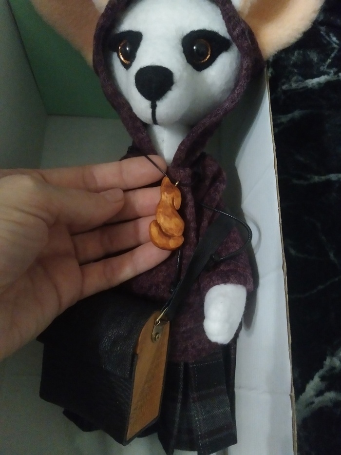 Кулончик в виде лисички.