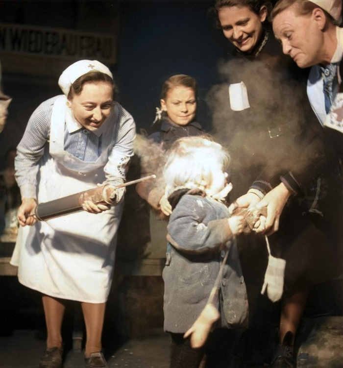 Осколки истории : Интересные и редкие ретро-фотографии Европы. 20 раскрашенных фотографий ХХ века. Часть XV Старое фото, Историческое фото, Фотография, Европа, Греция, Германия, Италия, Испания, Швейцария, Нидерланды (Голландия), Норвегия, 20 век, Колоризация, Длиннопост