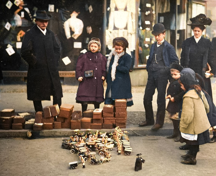 Осколки истории : Интересные и редкие ретро-фотографии Европы. 20 раскрашенных фотографий ХХ века. Часть XV Старое фото, Историческое фото, Фотография, Европа, Греция, Германия, Италия, Испания, Швейцария, Нидерланды (Голландия), Норвегия, 20 век, Колоризация, Длиннопост