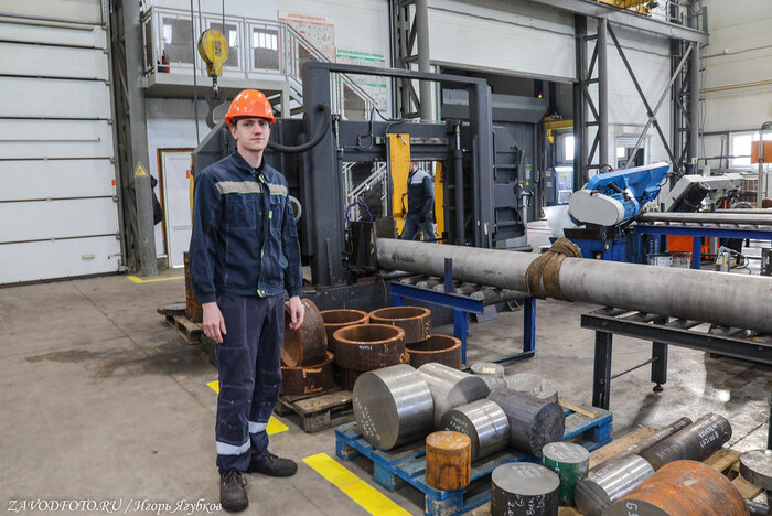 Из серии «Именно они делают Россию великой» - снято мной на заводе ООО «Инженерные технологии» (Оренбург)