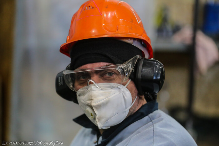 Из серии «Именно они делают Россию великой» - снято мной на заводе ООО «Инженерные технологии» (Оренбург)