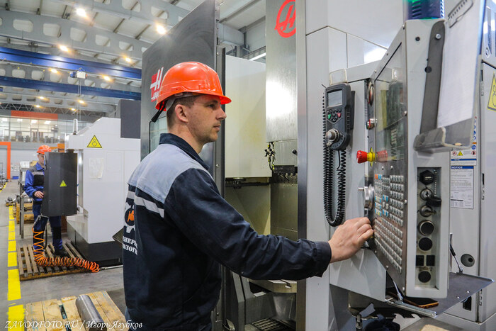 Из серии «Именно они делают Россию великой» - снято мной на заводе ООО «Инженерные технологии» (Оренбург)