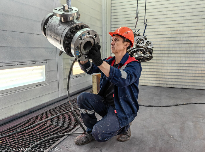 Из серии «Именно они делают Россию великой» - снято мной на заводе ООО «Инженерные технологии» (Оренбург)