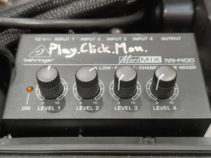 Behringer MX400 -  