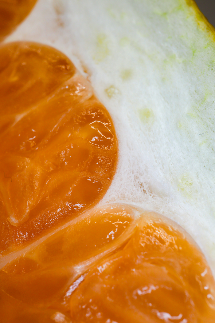 Много губчатых структур в кожуре