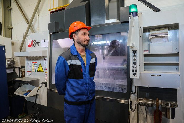 Из серии «Именно они делают Россию великой» - снято мной на заводе ООО «Инженерные технологии» (Оренбург)